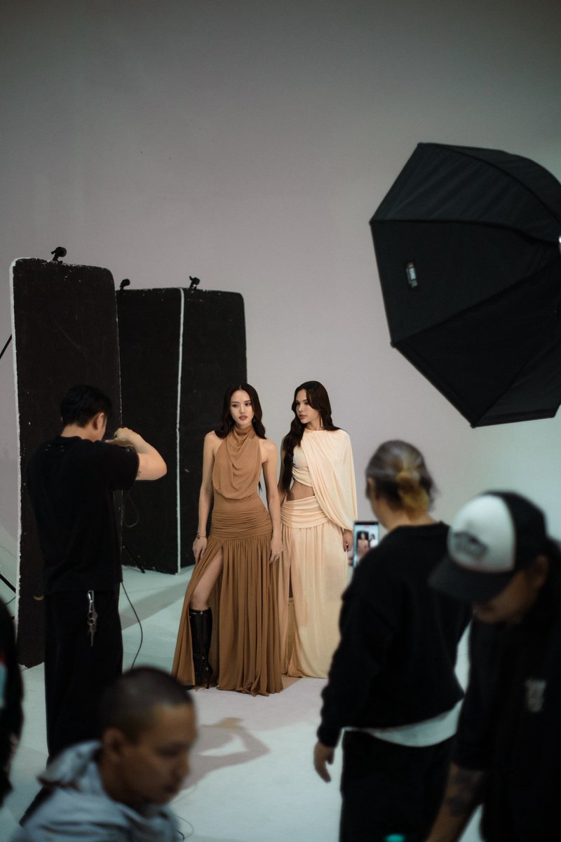 ตื่นมาพบว่า คนสวยของนี่ยอดฟอลทะลุ 600k แล้ววววว ขอให้ปีนี้เป็นปีที่ดีของเรา และเดินไปด้วยกันจน 700k 800k 900k 1m!! เพี้ยงๆ 🐨🐰♥️ 

#LMlookmhee 
#LMSY