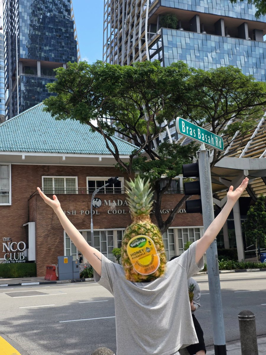 한빈님 새벽에 먹은 파인애플이 어지간히 맛있었나
달콤새콤한 걸로 입혀놧으니…