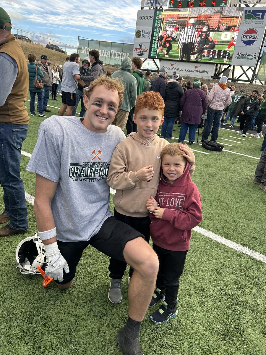 BarkellLisa's tweet image. Uncle Dyl’s Diggs are 11 and 0 🙌⚒️#RolllDiggs #FamilyFun