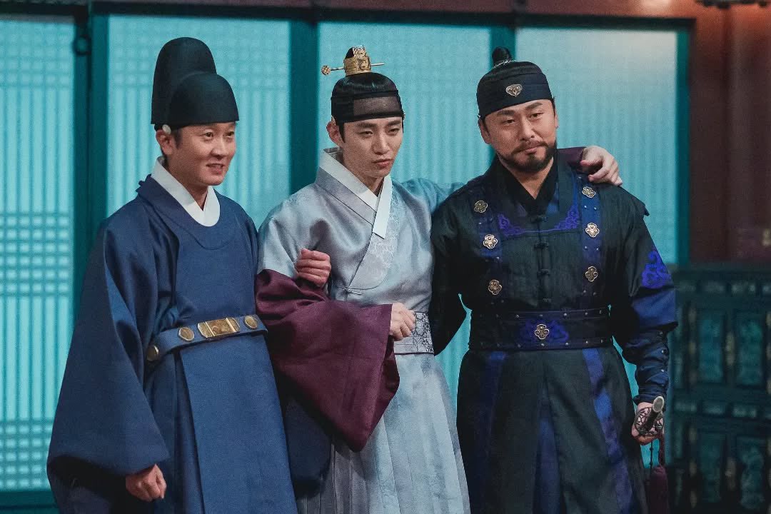 le2jh_vicky's tweet image. #옷소매붉은끝동 #윤효식 배우님
#태풍상사 11화 출연

투샷 올려주시면 좋겠습니다. 😊