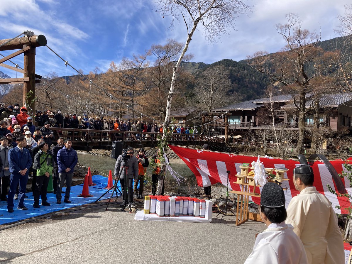 yusukeimai_yi's tweet photo. 上高地の閉山式へ。直会で乾杯のご発声をさせていただきました。

若者や外人が増えて、今年の上高地の入込数は過去２０年で最多となる見込みです。

何度見ても、息を呑むほど美しい。心が洗われました☺️

皆さん来年はぜひ上高地にお越し下さい！

#長野県 #松本市 #上高地 https://t.co/Mm3KAKIvXc