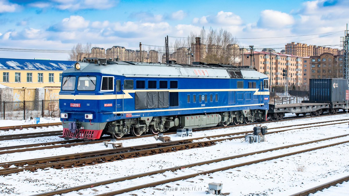 东风8型内燃机车，戚墅堰厂的作品，产量141台。仅配属于牡丹江机务段和