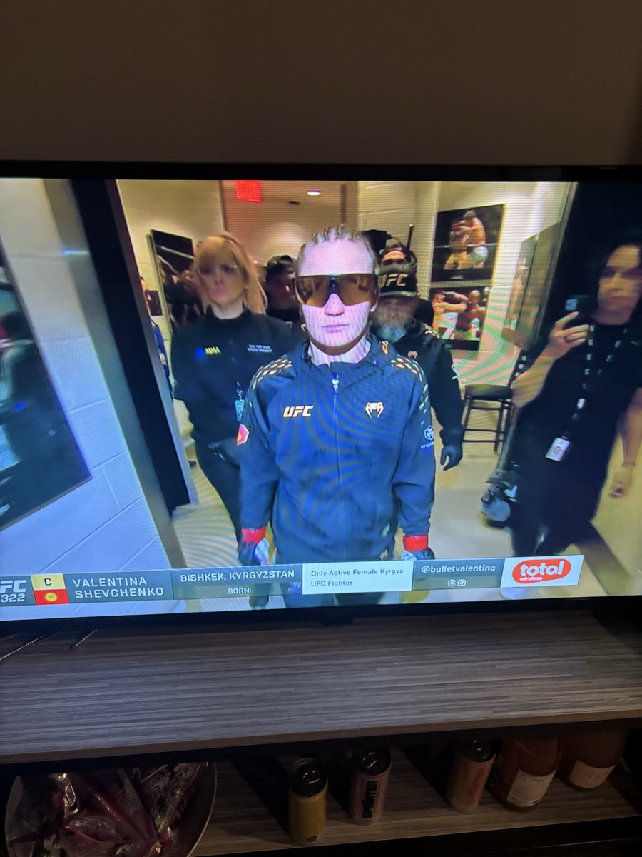 central43980's tweet photo. Most auraful walk out OAT!?!?#ufc322 #UFC https://t.co/IvzZTCGwUH