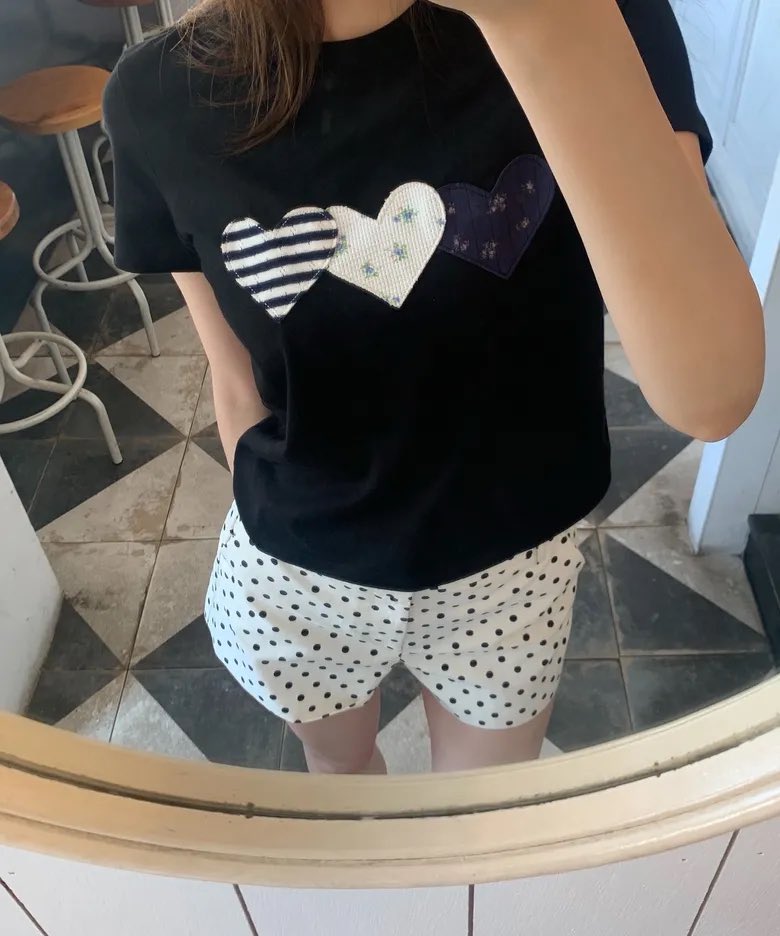 Hana1Shop's tweet photo. 🫶🏻Pre เสื้อ #Rogin&Rosie Heart Patch Cotton T-shirt sale 62% น่ารักมากๆค่า ~♡
🦮 2 colors - 930฿
*รับมัดจำ 550฿🔻size details (s/m)
*free shipping / ส่งแอร์
(#พรีออเดอร์เกาหลี #พรีเกาหลี #กดเว็บเกาหลี #เสื้อผ้าเกาหลี #เสื้อผ้าสไตล์เกาหลี #เสื้อผ้าแฟชั่น ) https://t.co/KMjvbXOTfJ