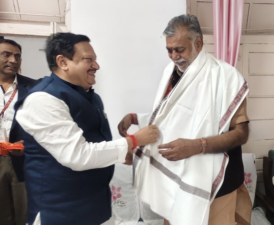 bhadoriabjp's tweet photo. आज भिंड प्रवास पर पधारे भिंड के प्रभारी मंत्री माननीय श्री @prahladspatel जी का भिण्ड सर्किट हाउस पर स्वागत किया। इस अवसर पर भाजपा ज़िलाध्यक्ष श्री देवेन्द्र सिंह नरवरिया जी एव भाजपा पदाधिकारी, कार्यकर���तागण उपस्थित रहे।
@BJP4MP https://t.co/wbNK0ZaKX5