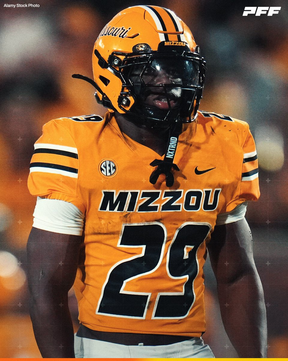 PFF_College's tweet image. Missouri RB Ahmad Hardy vs Mississippi State:

🐯 25 ATT
🐯 300 YDS
🐯 3 TDS

@MizzouFootball