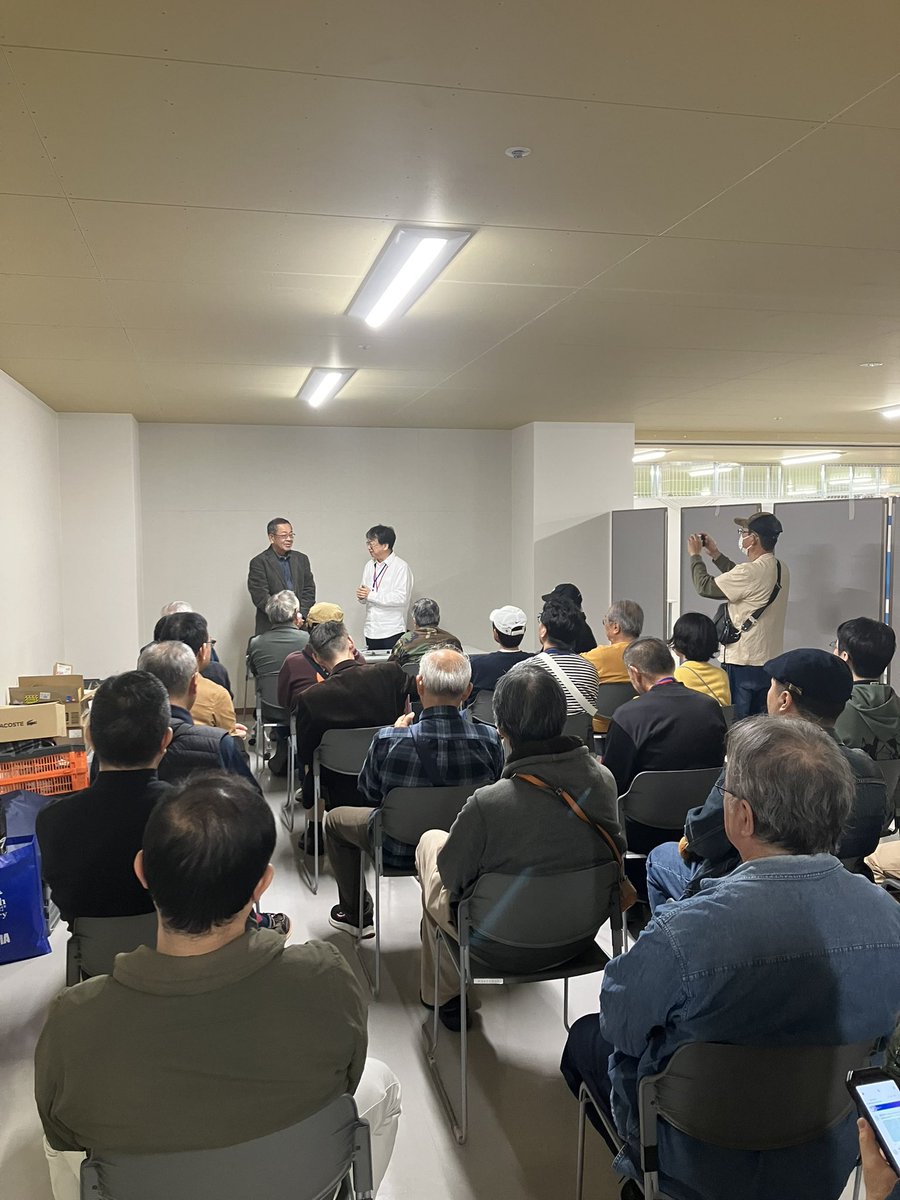 大山×鈴木社長のゲリラ放談ライブ、こんなカンジでスタートです。