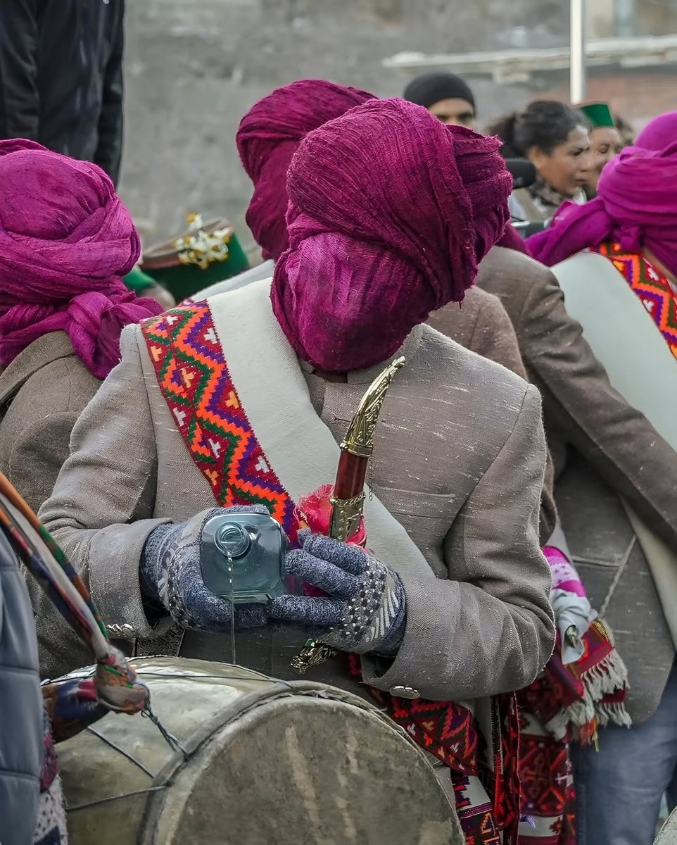 GoHimachal_'s tweet image. We must preserve our tribal identity before it fades in Himachal.

The Raulane Festival of Kinnaur honours the Sauni — ancient mountain spirits who guard villages through harsh winters.

The masked “bride &amp;amp; groom” are sacred intermediaries, not performers.

Our traditions are…