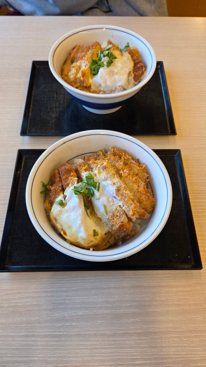 mokkum3's tweet image. 今月末期限のアークランズさんの
株主優待消費ために妻と2人で
かつやでランチ🍽
2人とも少食なんで
カツ丼の梅で満腹です😅
まだ４枚優待券残ってるので
忘れずに消費せねば😆
#株主優待
#かつや