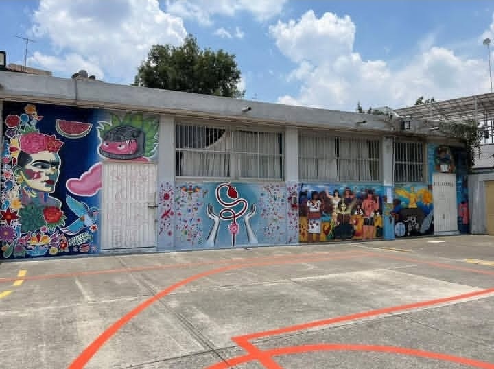 MARIADE19969170's tweet photo. Escuela secundaria #72 Diego Rivera, de forma arbitraria y NO promoviendo el ARTE y la CULTURA , quita mural hermoso en el colegio, alumnos, exalumnos y maestros a disgusto culpa de la directora .. Exigimos RESPETO https://t.co/d42AhmkthZ