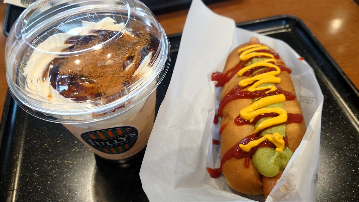 ラムレーズンラテとアボカドホットドッグだぜー！