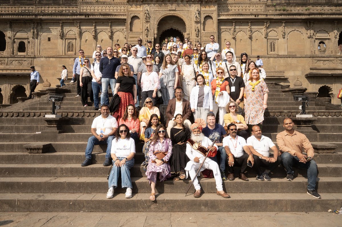 IIM_I's tweet image. The experience extended beyond the campus as delegates also visited #Maheshwar, immersing themselves in the cultural heritage and spiritual essence of one of #MadhyaPradesh’s most iconic riverfront towns - a journey that beautifully blended reflection, history, and connection.