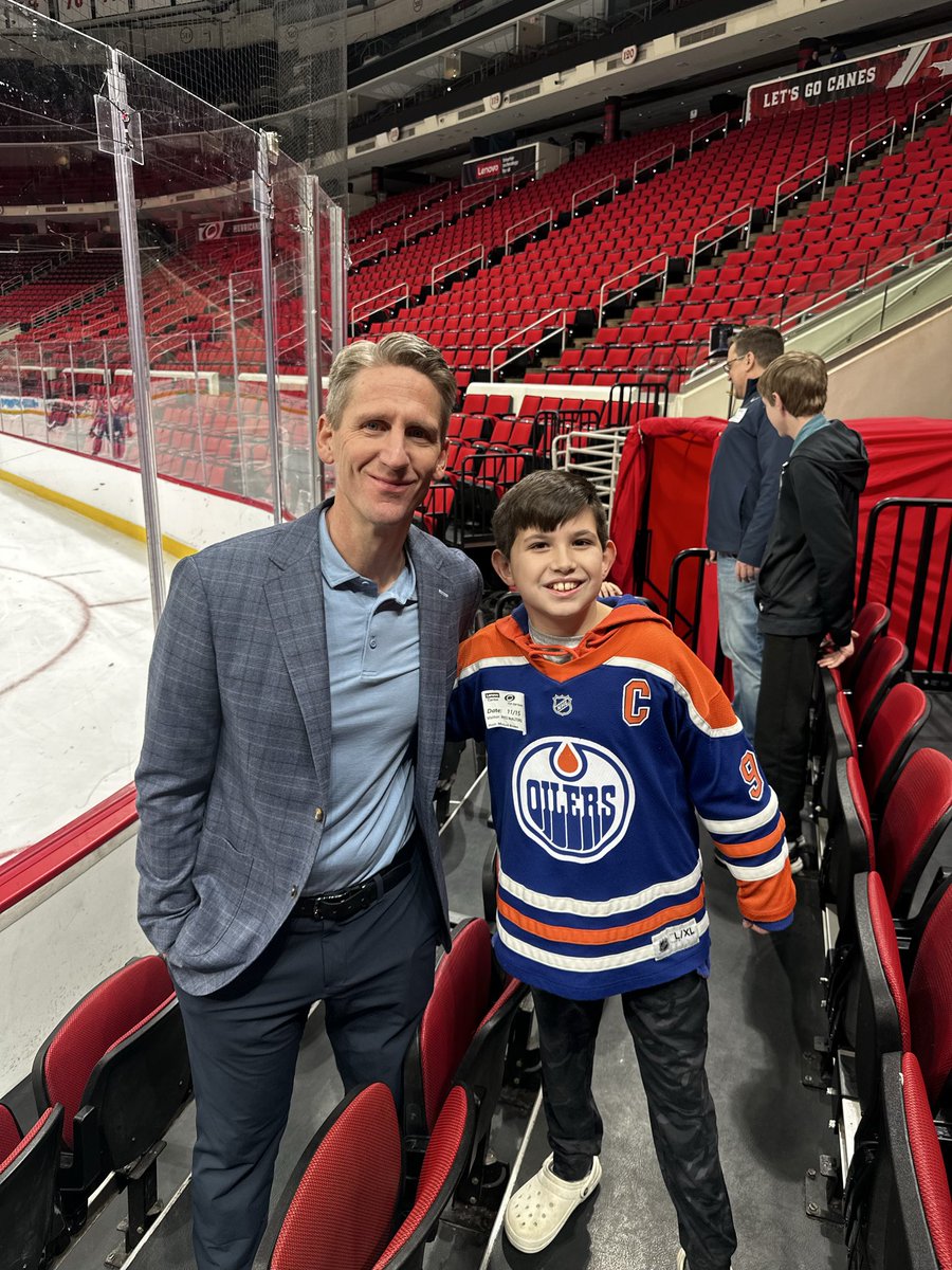 Thank you <a href="/GenePrincipe/">Gene Principe</a> for being so incredibly kind to my kid. The <a href="/EdmontonOilers/">Edmonton Oilers</a> are a class act organization. I’m proud my son gets to look up to some incredible individuals.