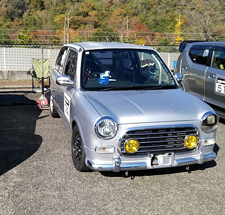 CB750FRC04's tweet image. 今日はFUNRUN走行会です。
夜中12時にパーツクリーナー買いに行ったトライアルの車止めに当ててショック折りましたが間に合いました😂
会員枠走るからと2000ルピーでDC2のパッド交換させられてます🚗
#セントラルサーキット
#FUNRUN
#ミラジーノ