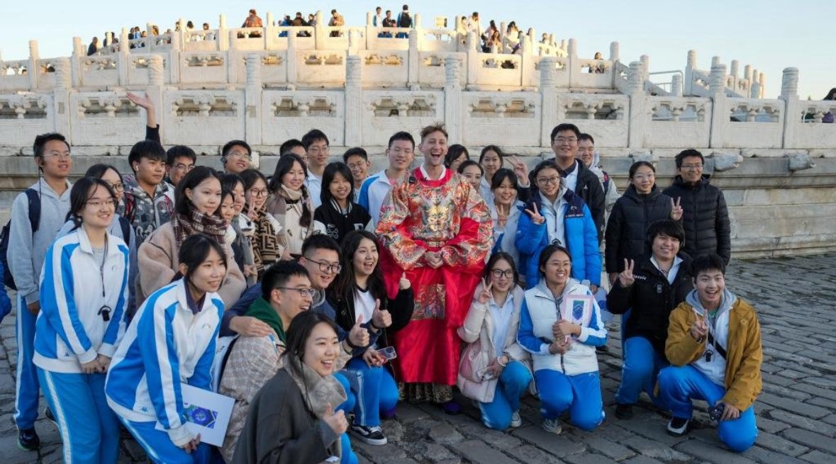 EvanKail's tweet photo. One year ago today, I arrived in China for the first time. It’s been an incredible journey, and my mission of peace and diplomacy is only just beginning. I’m humbled by the warmth and kindness the Chinese people have shown me, and there’s so much more to come in the year ahead! https://t.co/Uqla8330tA