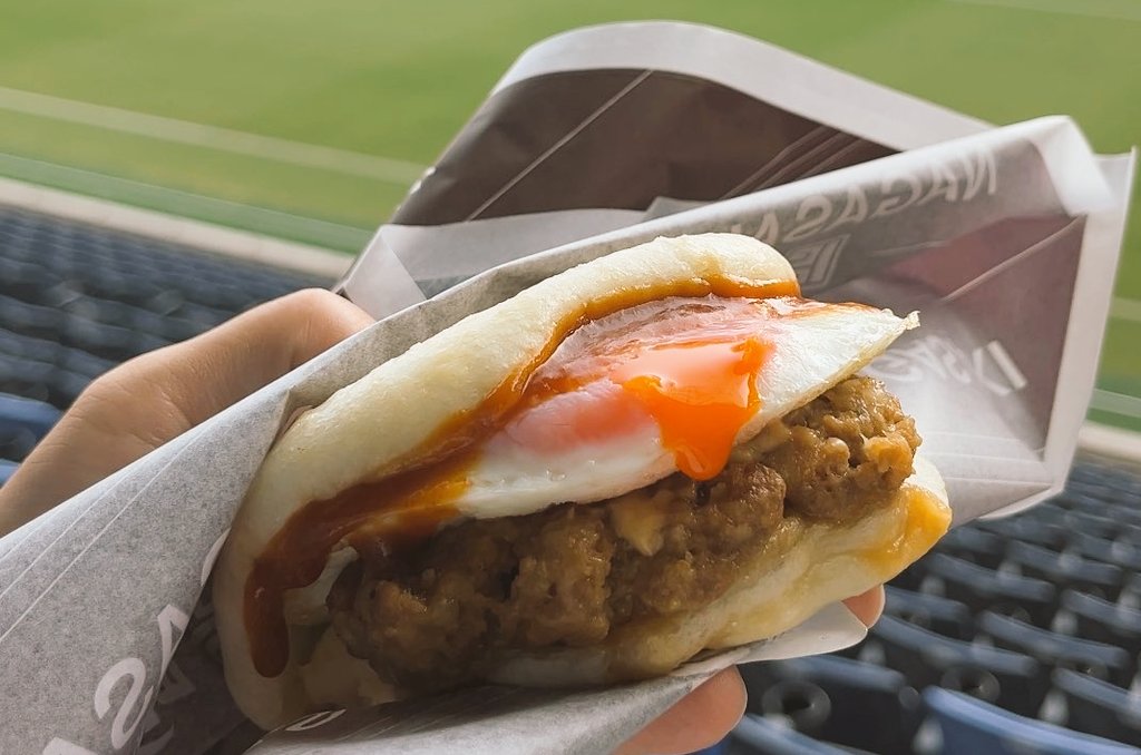 スタジアムシティ店で販売中のドリンク、うまキャロットですが、いったん完売してしまいました💦
追加で発注してますので入荷次第、販売再開します🙏
おそらく水曜日か木曜日くらいの再販だと思います🙇