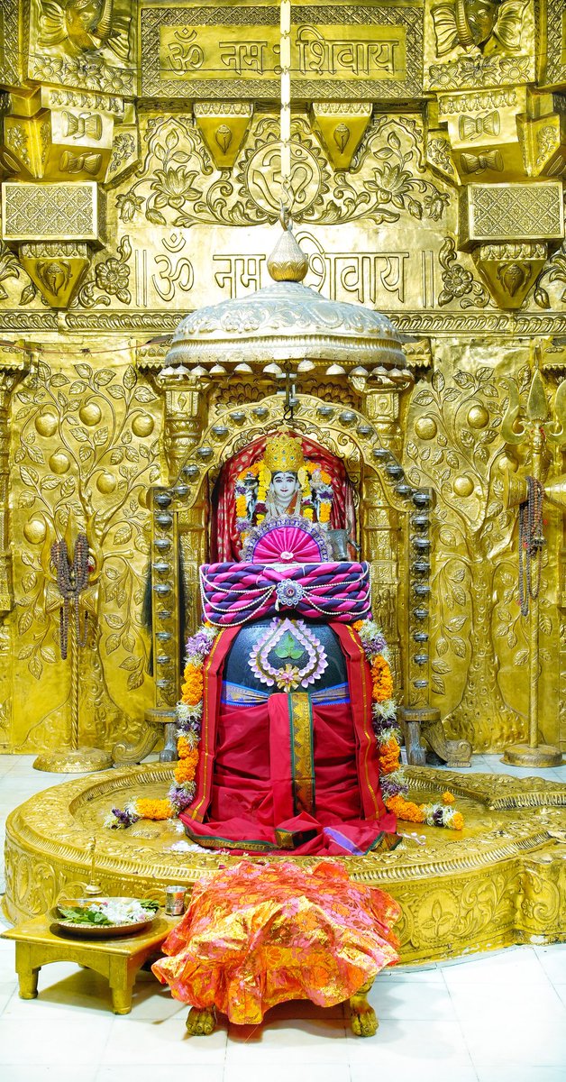 Somnath_Temple's tweet image. श्री सोमनाथ महादेव मंदिर,
प्रथम ज्योतिर्लिंग - गुजरात (सौराष्ट्र)
दिनांकः 16 नवम्बर  2025, कार्तिक कृष्ण द्वादशी - रविवार
मध्याह्न श्रृंगार
11256296
#somnath #mahadev #shivji
#bhakti #somnathlivedarshan #somnathtemple