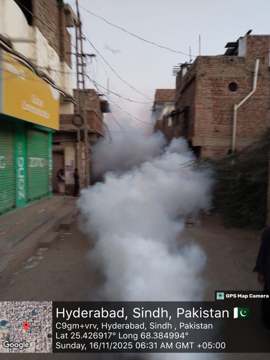 ShabirLakhoppp's tweet photo. UC-04 Hyderabad
میئر حیدرآباد سردار @KashifShoroPPP کی خصوصی ہدایت پر HMC ٹیم کی جانب سے صفائی اور ڈینگی اسپرے مہم کا کامیاب انعقاد۔
عوامی خدمت ہمارا مشن صاف اور صحت مند حیدرآباد ہماری پہچان
#HMCTeam #DengueSpray https://t.co/Cwu2wEhVIY