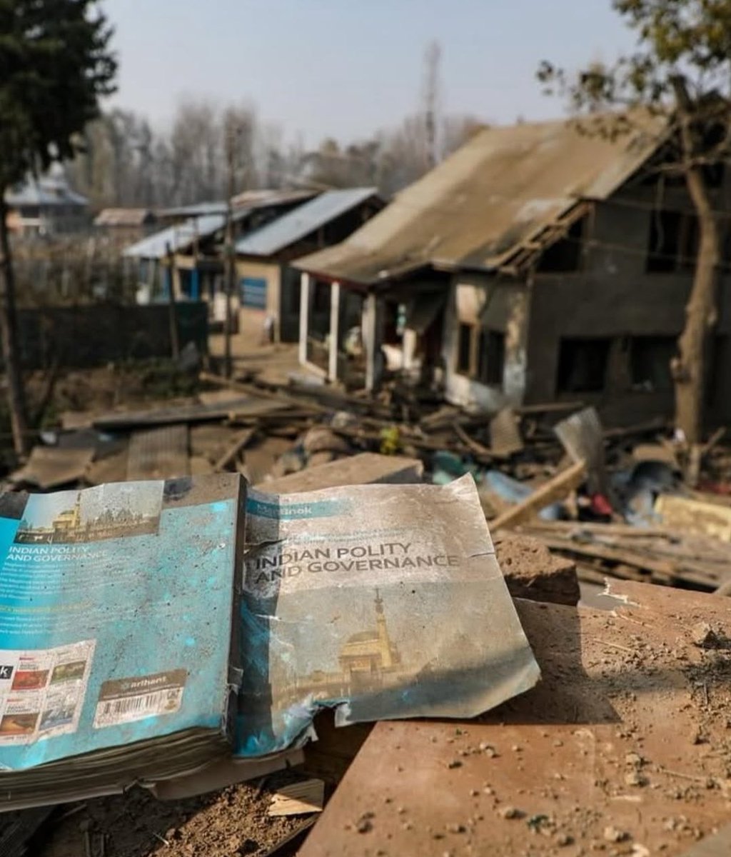 Khalfy_jahangir's tweet image. This is no mere image—
it is a quiet story of depths
that the world can see,
but never truly grasp.
#kashmirwantspeace