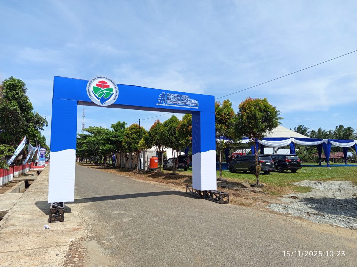 Menteri Desa PDT  Bpk Yandri Susanto menghadiri acara deklarasi desa bersinar dan desa gotong royong d Bengkulu 16 November 2025

#DesaBersihDariNarkotika
#TerimaKasihYandriSusanto
#SelamatkanDesaDariNarkotika
#DesaBersinar
#DesaGotongRoyong

<a href="/prabowo/">Prabowo Subianto</a>
<a href="/YandriSusanto/">Yandri Susanto</a>
<a href="/ArizaPatria/">Ariza Patria</a>