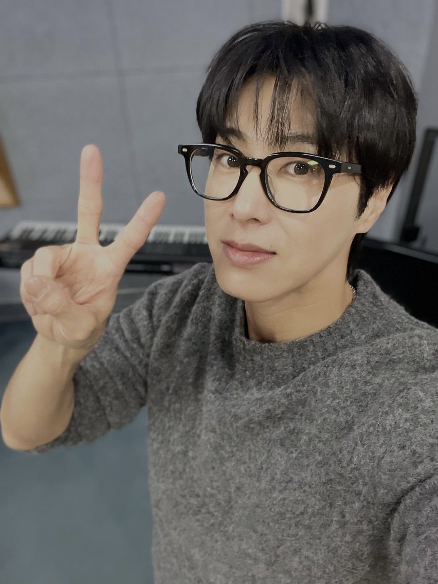 yuni2154's tweet photo. https://t.co/Hi94MJfDkE
 @ gpark_radio
[#라디오쇼]

누군가 ‘열정’이 뭐냐고 묻거든
고개를 들어 #유노윤호 를 보게 하라❤️‍🔥

#박명수의라디오쇼 #박명수 #GPARK https://t.co/krfmgUTK4G