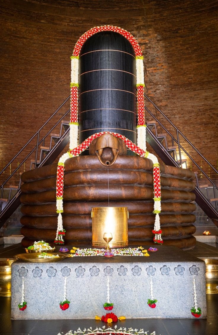 biharigurl's tweet photo. “In the stillness of the Dhyanalinga, devotion finds its purest form.” https://t.co/dtWA3Amiqs