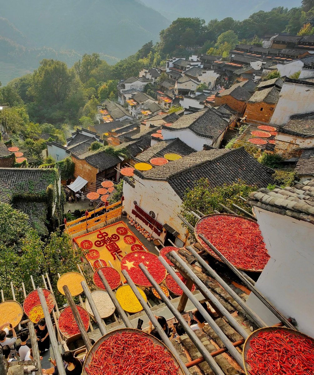 aishuzhan's tweet image. 秋天的江西婺源，一半山水仙境，一半人间烟火。