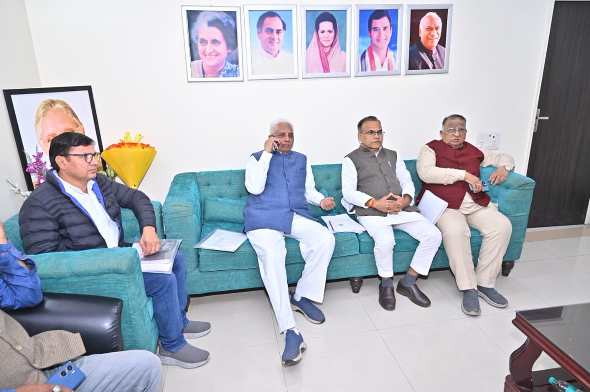 devendrayadvinc's tweet image. MCD उपचुनाव को लेकर बीते रात चांदनी चौक व चांदनी महल वार्ड की एक महत्वपूर्ण बैठक आयोजित की गई।

इस बैठक में पूर्व मंत्री डॉ. नरेन्द्र नाथ जी, चांदनी चौक जिलाध्यक्ष मोहम्मद उस्मान जी, लोकसभा प्रभारी जगजीवन शर्मा जी, जिला प्रभारी दीपक भारद्वाज जी, राजेश गर्ग जी और प्रमोद नरवाल जी…