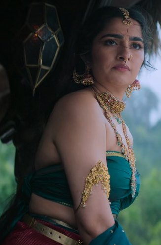 vaitheesh413004's tweet image. Divine Hottie @rukminitweets 🤤❤️

 Rathi Devi Rukku Lanjaaaaa 🥵🛐

#RukminiVasanth #KantaraChapter1