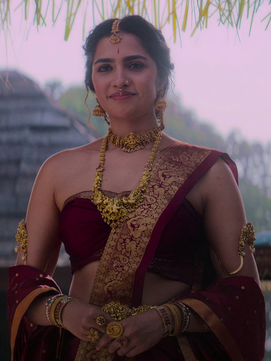 vaitheesh413004's tweet image. Divine Hottie @rukminitweets 🤤❤️

 Rathi Devi Rukku Lanjaaaaa 🥵🛐

#RukminiVasanth #KantaraChapter1