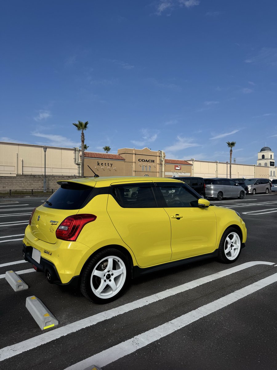 suke_swift's tweet image. バイト先がお弁当頼んだので取りに来た

バイト先の制服で行ったから流石に恥ずかしかった