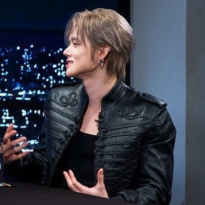 yjnprettydollyy's tweet image. oh motherjun.... he’s just so mommy