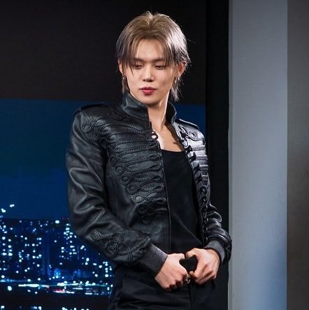 yjnprettydollyy's tweet image. oh motherjun.... he’s just so mommy