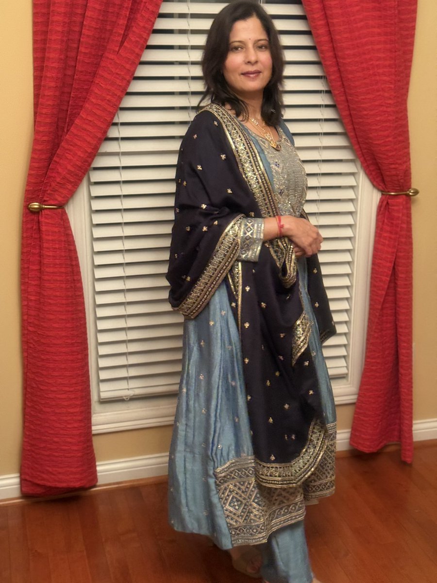 rupamurthy1's tweet image. And then the wind decided to play with my hair……