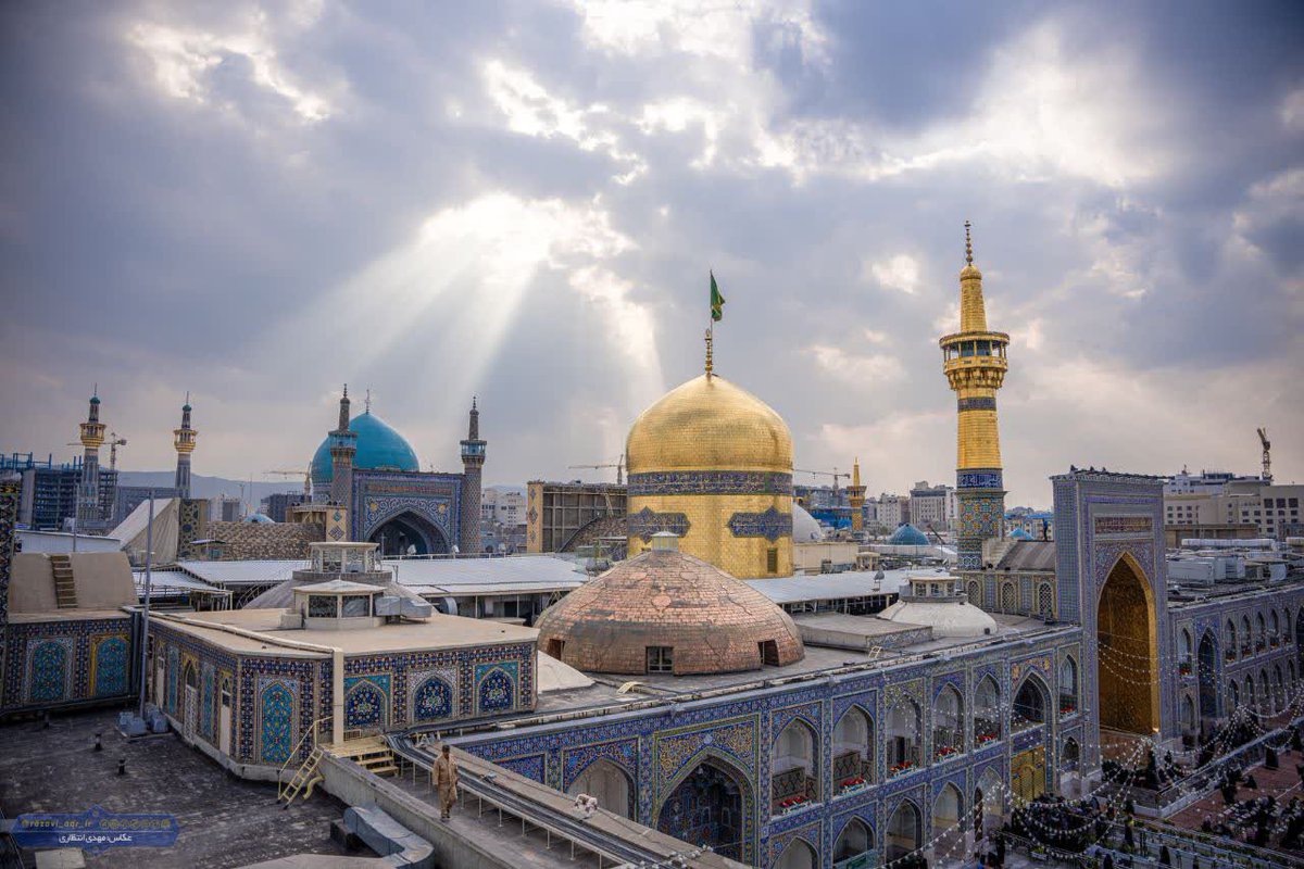 ای آفتاب، سایه‌ی خورشید گنبدت
باغ بهشت، باغچه‌ی شهر مشهدت

#الرئوف🌹