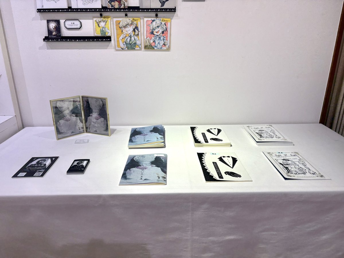 GalleryArtsoup's tweet image. 「GATHERING of SERVANTS」
#使用人展Artsoup 出展作家紹介
六合九里さん @create_correct 

3冊の文学作品と、「めいどの土産」の装画にもなっている。額装作品「合わせ鏡」での出展です。
いずれも見本誌がございますので是非お手に取ってみてください。