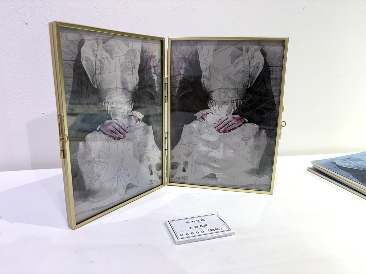 GalleryArtsoup's tweet image. 「GATHERING of SERVANTS」
#使用人展Artsoup 出展作家紹介
六合九里さん @create_correct 

3冊の文学作品と、「めいどの土産」の装画にもなっている。額装作品「合わせ鏡」での出展です。
いずれも見本誌がございますので是非お手に取ってみてください。