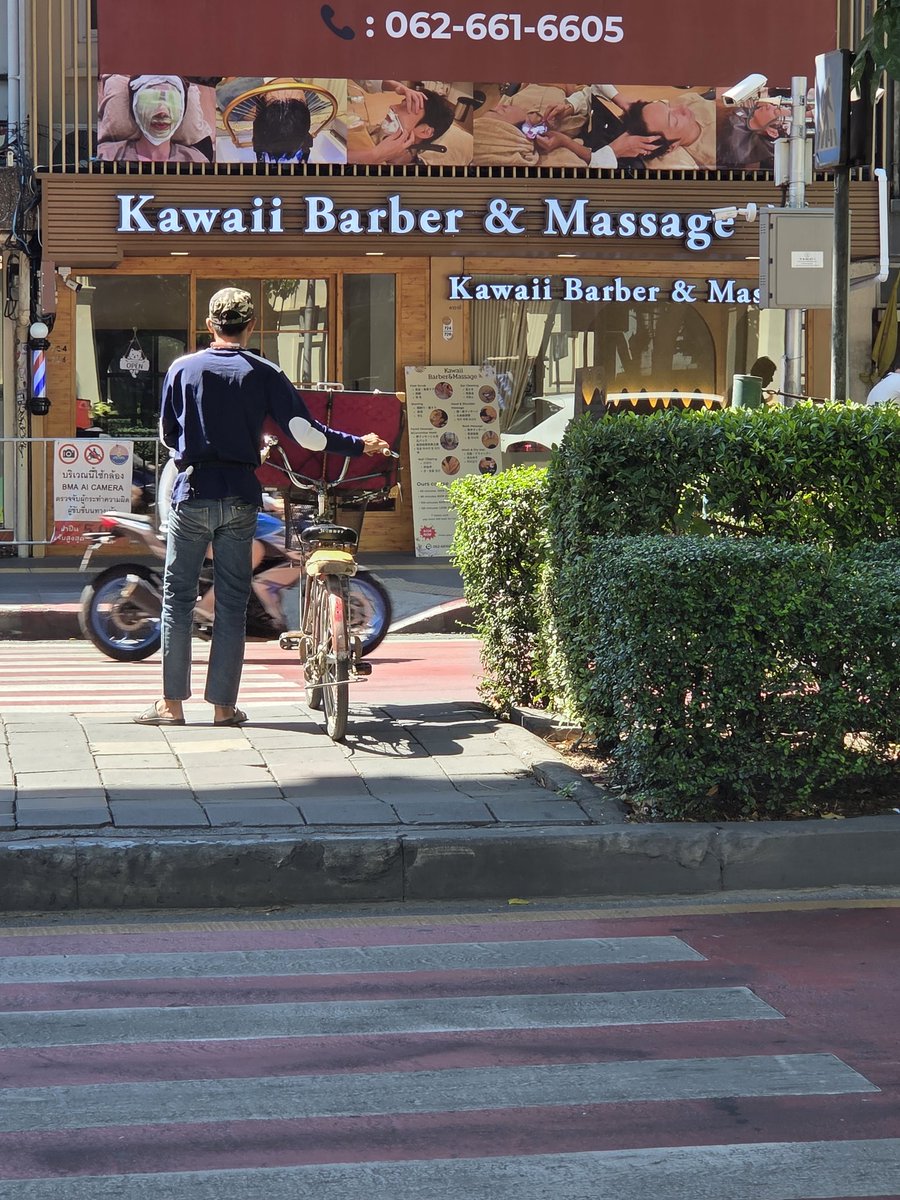 Currently the most famous barber &amp; massage shop in BKK.

#Bangkok #Thailand