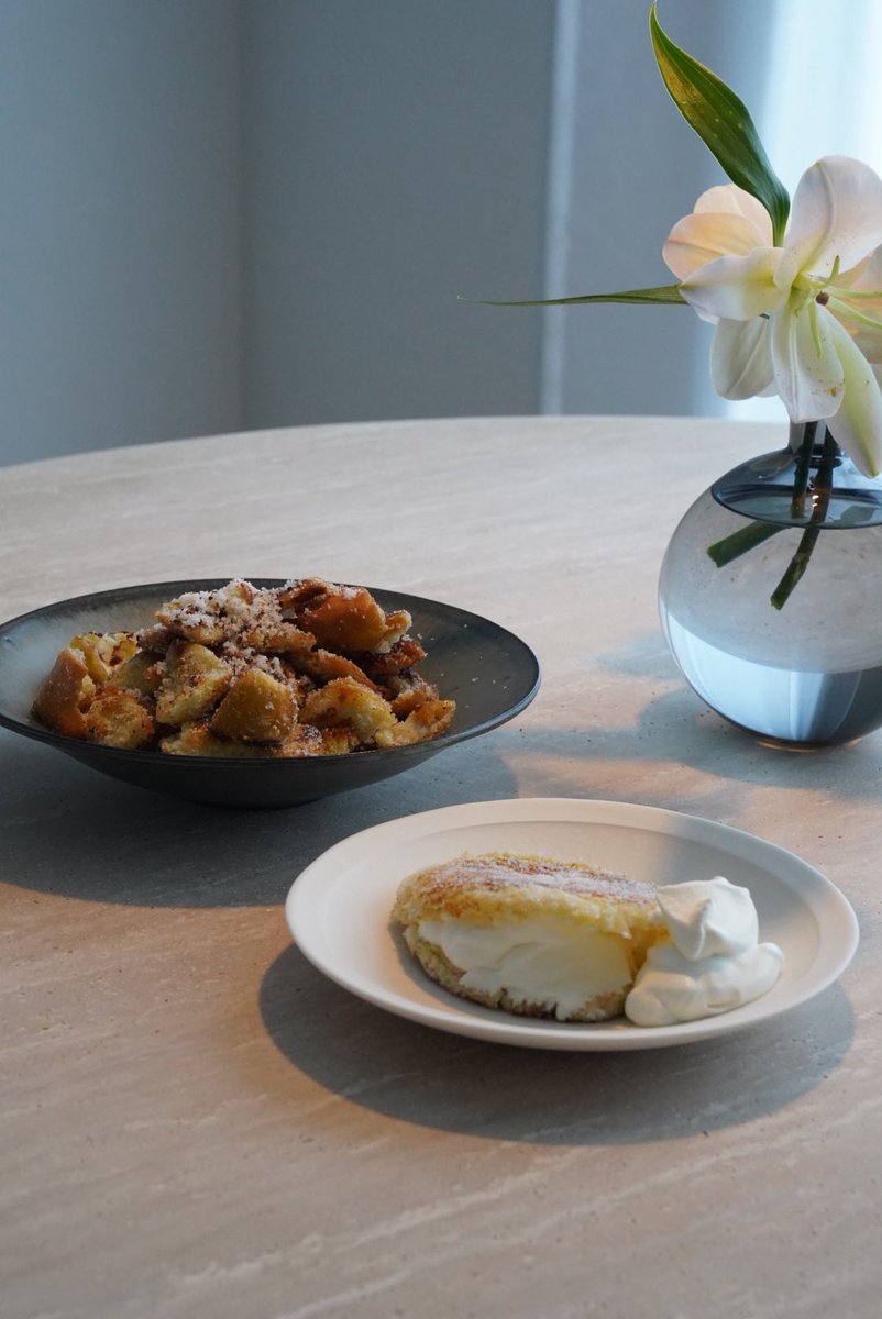 新しいダイニングテーブル届いてテンション上がったから、ドーナツとラスク作ったw