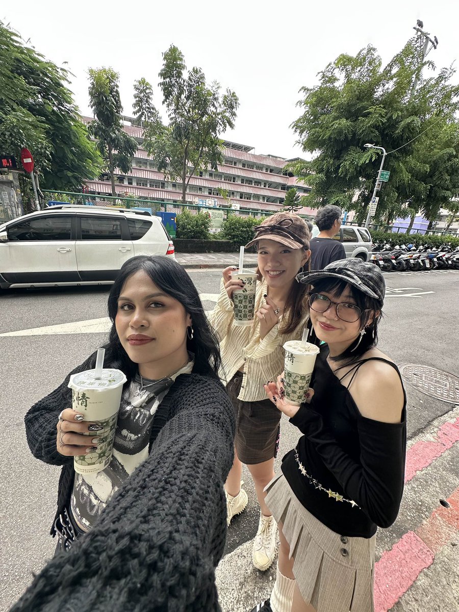 all this talk and we only got boba at an actual joint once #Taipheyyyyy