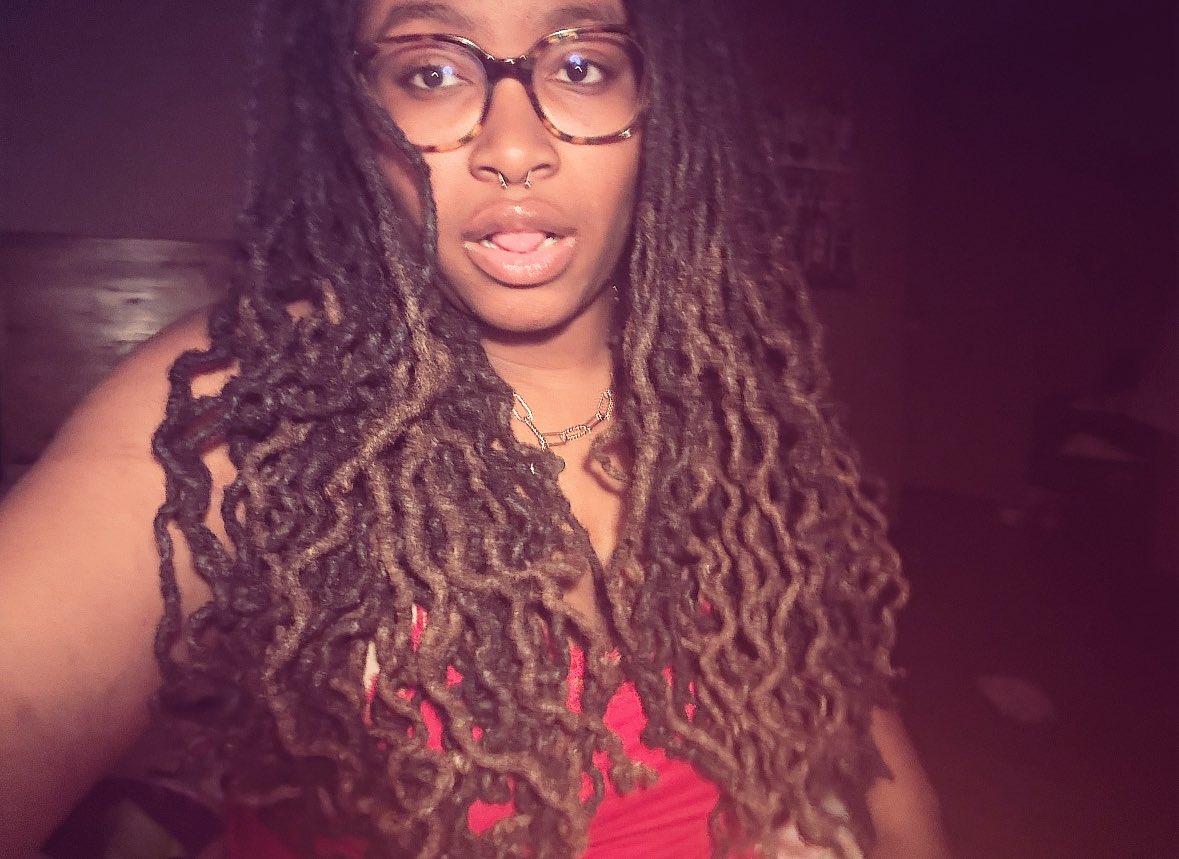 difficultfckers's tweet image. took my hair down and i feel like a lion