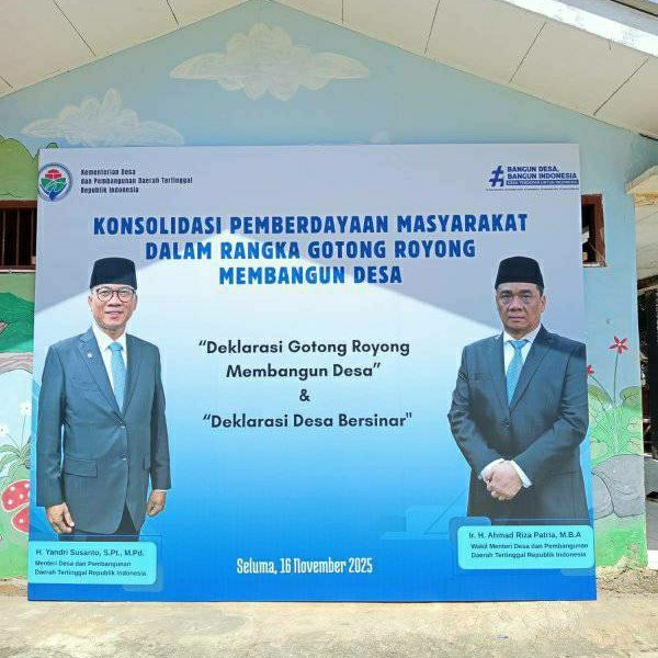 Menteri Desa &amp; PDT Bpk. Yandri Susanto, deklarasi desa bersinar (bersih dari narkoba) &amp; desa gotong royong, di Bengkulu. 

#DesaBersihDariNarkotika
#TerimaKasihYandriSusanto
#SelamatkanDesaDariNarkotika
#DesaBersinar
#DesaGotongRoyong

<a href="/prabowo/">Prabowo Subianto</a>
<a href="/YandriSusanto/">Yandri Susanto</a>
<a href="/ArizaPatria/">Ariza Patria</a>