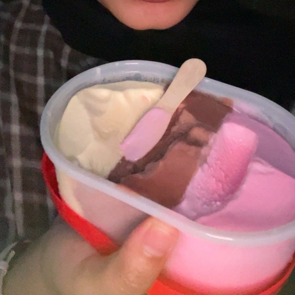floressyne's tweet photo. enaknya punya temen kandung kalo marahan ga bener-bener marah, 3 hari kemudian tbtb jemput distasiun trs main — mam eskrimm di danau, what a  best ever feeling’s 🙂‍↔️🤍 https://t.co/hjARdV5cYq