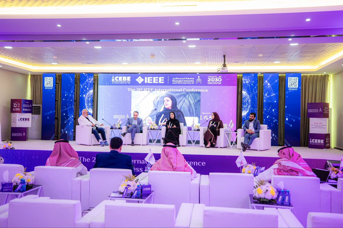 الذكاء الاصطناعي والأمن السيبراني بين التكامل والتضاد…

نقاش ثري وملهم شهدته حلقة النقاش الرئيسية الثانية في المؤتمر، بمشاركة كلٍّ من: 
الأستاذ عايد سليمان من مايكروسوفت،
والأستاذة فدوى البواردي من القطاع الخاص، والأستاذة أروى الحمد من وزارة الاستثمار، والدكتور نافيد أحمد من