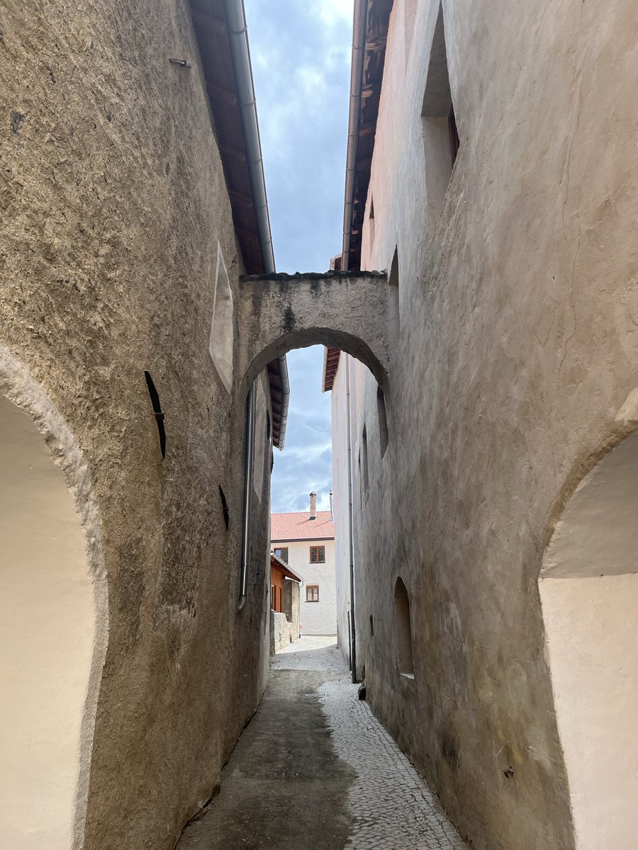 olap_imper's tweet image. Il caffè che fuma nella tazzina 
Il sugo che freme nella pentola 

È domenica 

Buongiorno a te che leggi