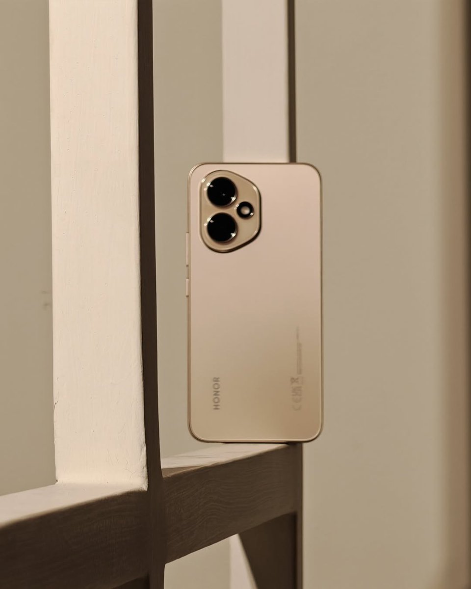 HONORPHL's tweet image. Sleek. Stylish. Stunning. That’s the 𝐇𝐎𝐍𝐎𝐑 𝟒𝟎𝟎 𝟓𝐆. ✨

Experience next-level AI performance! Buy now for only ₱22,999!

#YourAIPhone
#BringPhotosToLife