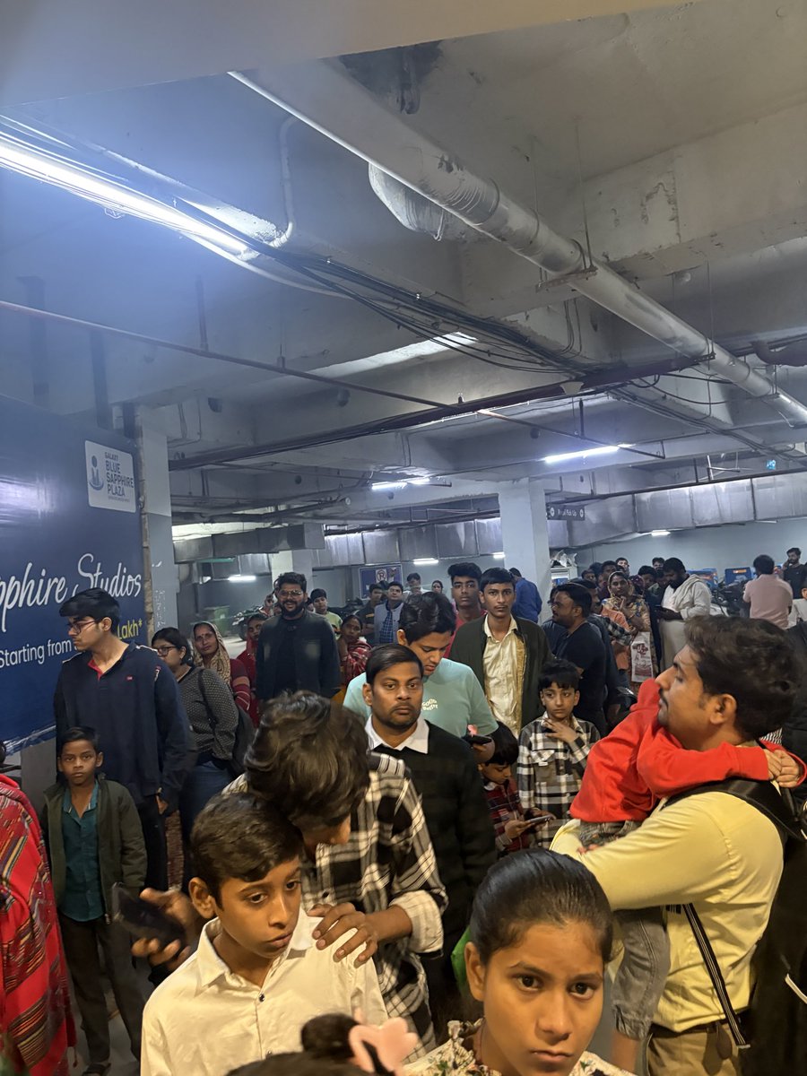 pushkarjha41's tweet image. Dear Sir/Madam,
This Aadhaar center in Greater Noida West is wasting time—over 500 people wait as forms are filled manually. Staff says, “Yaha aise hi chalta hai.” Authorities, please take action.

@dmgbnagar @UIDAI @ceo_uidai @Uppolice @CMOfficeUP @_DigitalIndia @PMOIndia