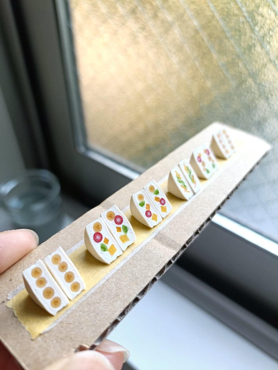 karhu_lab's tweet photo. 小さなドールをお持ちの皆さま、ありますよ、ちょうどよいミニチュアスイーツが🥐
西館4Fカルフのブースにぜひ🐻

出展名　karhu/カルフ
出展日　11/15・16両日
ブース　西館4階 N-305
#ミニチュア
#デザインフェスタ62
#デザフェス62 https://t.co/AyZvJLOM1s