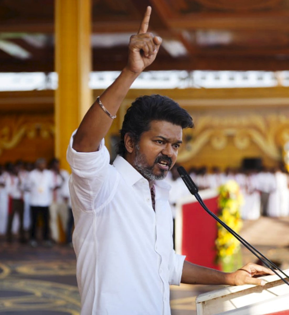 NellaiTVKITWing's tweet photo. “எங்கள் வாக்கு எங்கள் வாழ்க்கை
பறிக்காதே பறிக்காதே 
வாழ்வுரிமையைப் பறிக்காதே”

“அழிக்காதே அழிக்காதே
வாக்குரிமையை அழிக்காதே”

“இப்போது வேண்டாம் வாக்குத் திருத்தம்
எப்போதும் வேண்டாம் வாக்குத் திருட்டு”

“நிறுத்து..நிறுத்து உடனே நிறுத்து..
திருத்தப் பணியை உடனே நிறுத்து”

“திருடாதே திருடாதே...
இளையோர் வாக்கைத் திருடாதே..”

“எஸ்ஐஆர் எஸ்ஐஆர்..
குழப்பத்தின் உச்சம் எஸ்ஐஆர்”

“ஆணையமே ஆணையமே
அவசரம் வேண்டாம் ஆணையமே”

“தள்ளிப்போடு தள்ளிப்போடு
திருத்தப் பணியைத் தள்ளிப்போடு”

“ஆடாதே ஆடாதே 
ஆணையமே ஆடாதே
பாஜக  சொல்படி நீ
பம்பரமாய் ஆடாதே”

#MyVoteMyLife @TVKVijayHQ