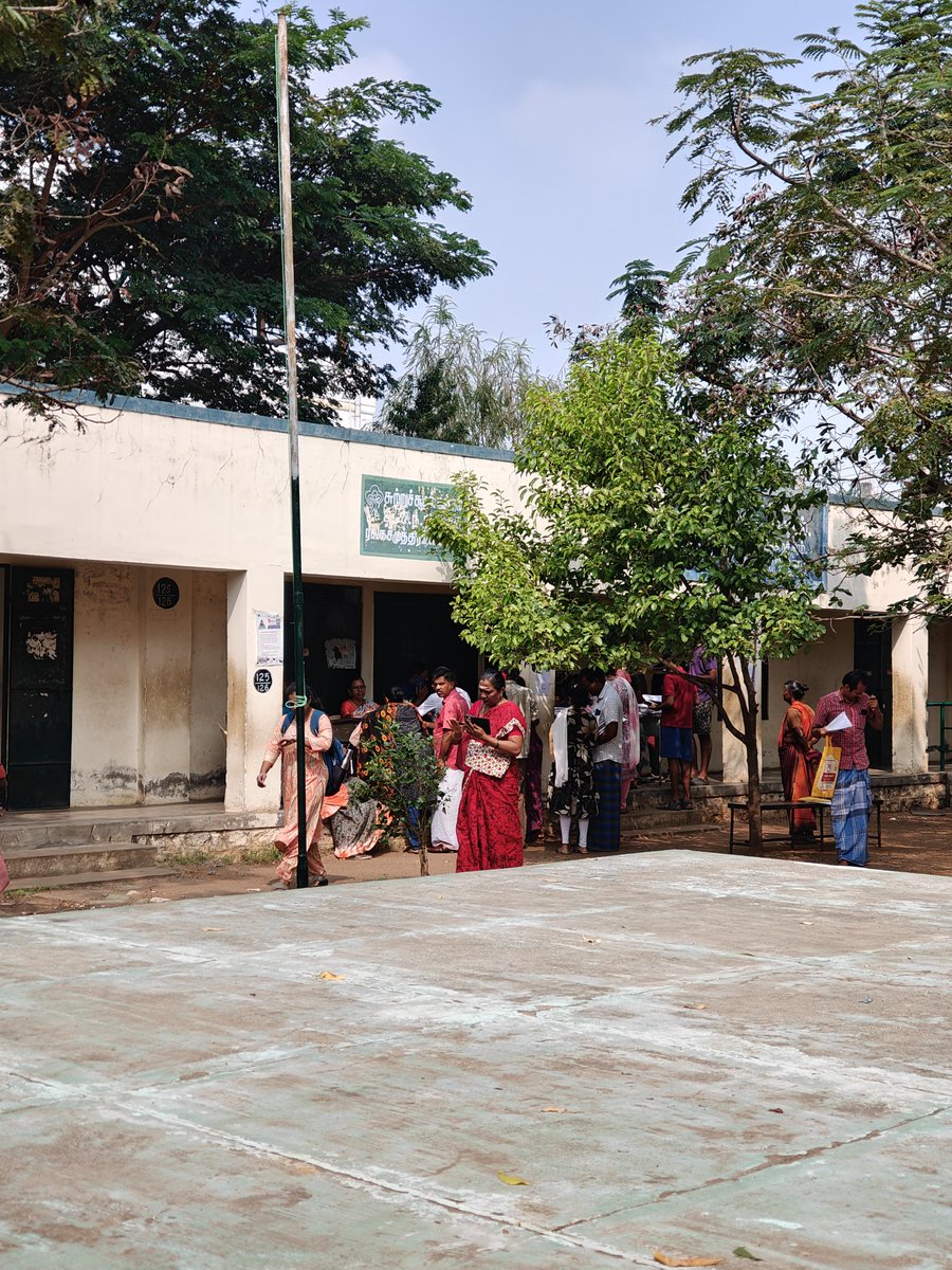 jothiees's tweet image. பத்து சதவிகிதம் கூட மக்களிடம் SIR ஃபார்ம் கொண்டு சேர்க்க முடியாத சூழலில் பச்சை பொய்களை கூறியுள்ளது தேர்தல் கமிஷன்.